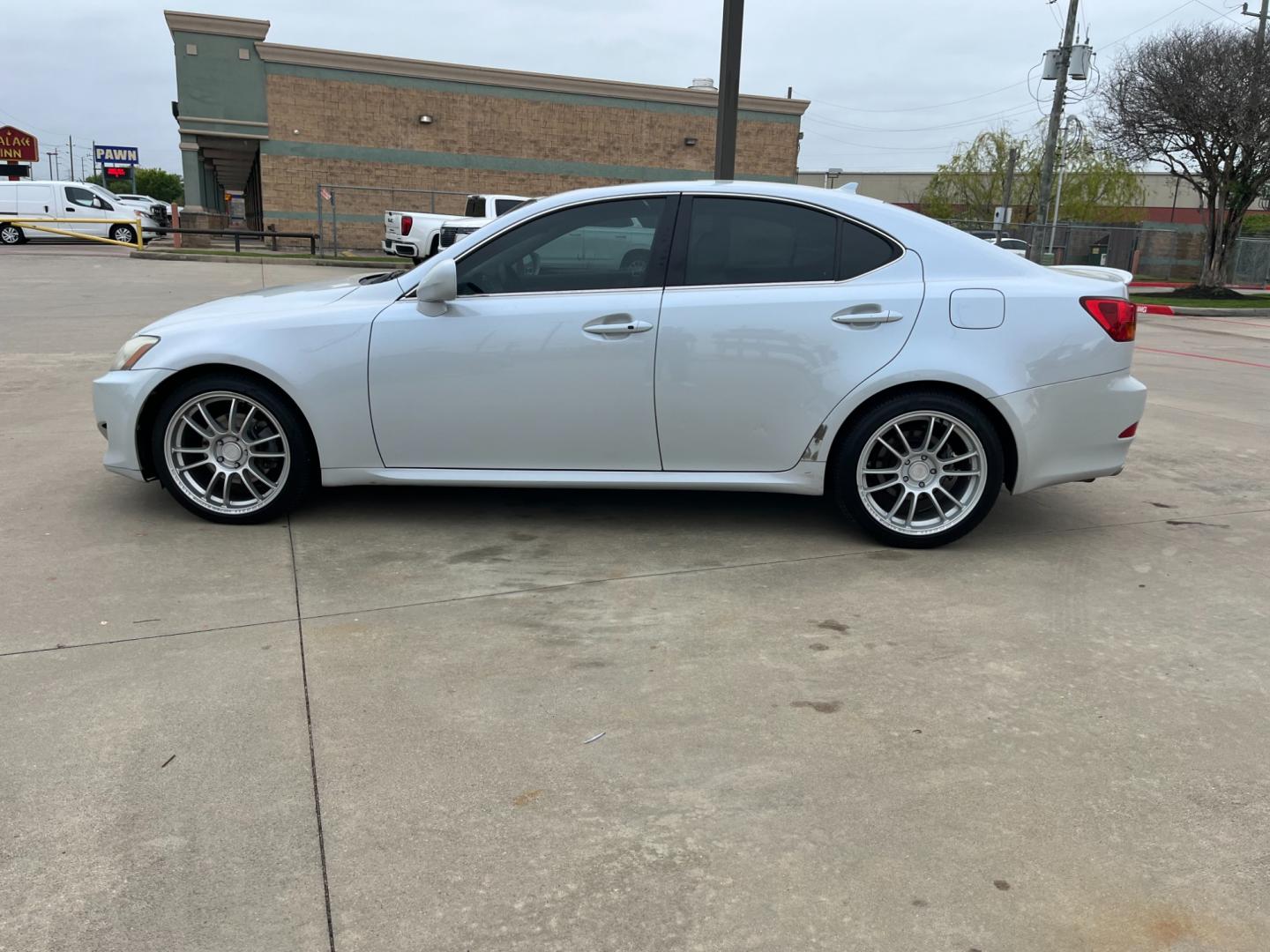 2008 white /TAN Lexus IS IS 250 6-Speed Manual (JTHBK262285) with an 2.5L V6 24V DOHC engine, 6-Speed Manual Overdrive transmission, located at 14700 Tomball Parkway 249, Houston, TX, 77086, (281) 444-2200, 29.928619, -95.504074 - Photo#3